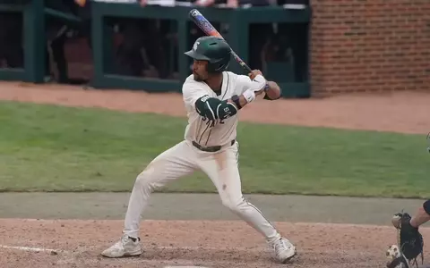 Khamaree Thomas prepares to swing