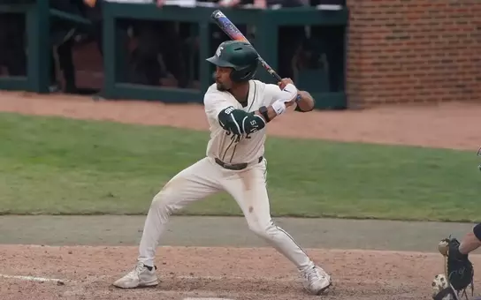 Khamaree Thomas prepares to swing