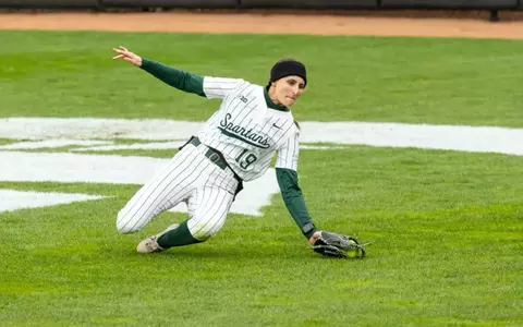 Sydney Doloszycki makes a catch in center field