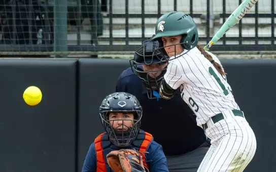 Sydney Doloszycki keeps her eye on an incoming pitch