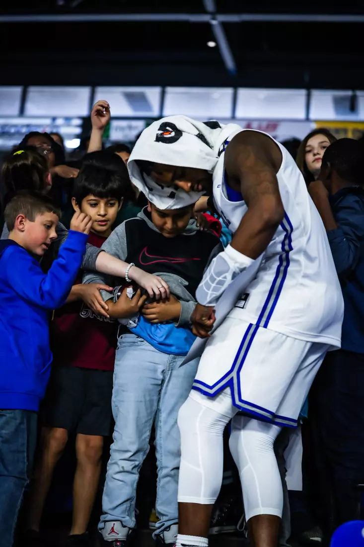 Green Signing Autographs