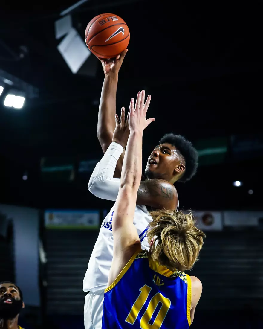 Blue Raiders earn 500th win in the Murphy Center