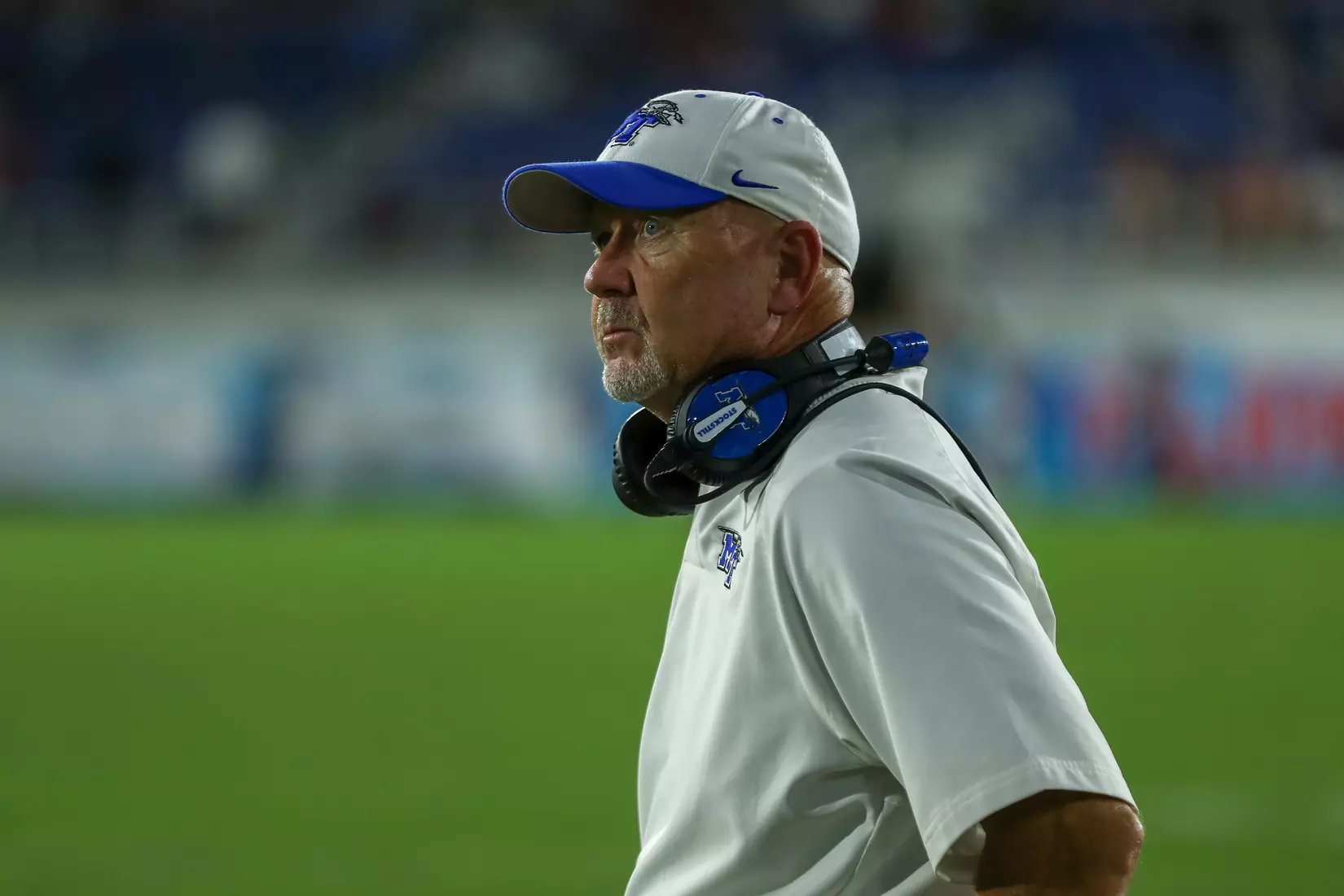 HC Stockstill watching videoboard
