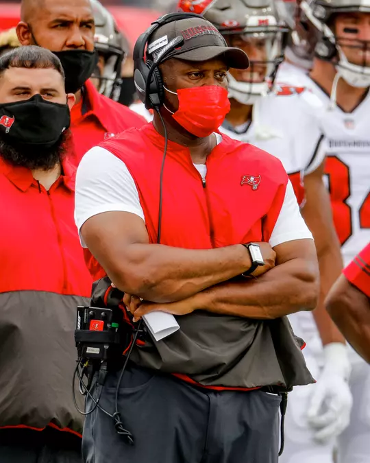 TAMPA, FL - SEPTEMBER 20, 2020 - Inside Linebackers Coach Mike Caldwell of the Tampa Bay Buccaneers during the game between the Carolina Panthers and Tampa Bay Buccaneers at Raymond James Stadium. The Buccaneers won the game, 31-17. Photo By Mike Carlson/Tampa Bay Buccaneers