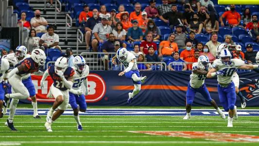 FB at UTSA cover 2 (9-18-21)