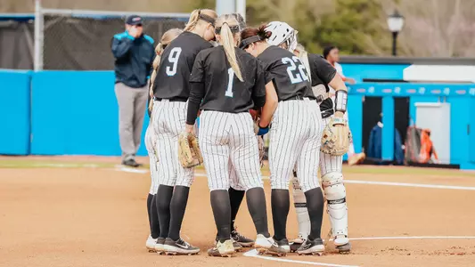Team Huddle vs. FAU