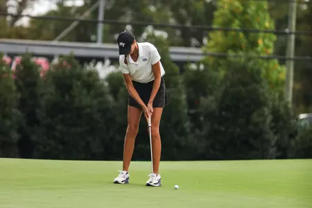 Nicole Johnson Putting