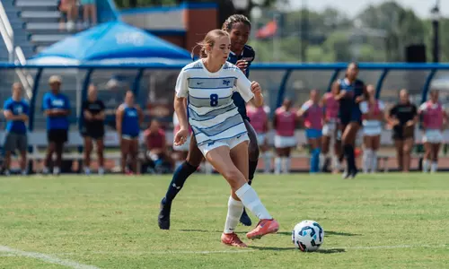 Charli Dunn passes to a teammate