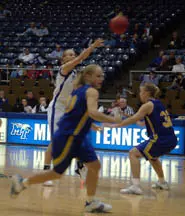 Senior Ditte Jakobsen attempts...