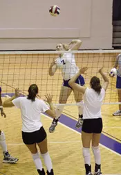 Volleyball Opens Season with 3-0 Win Over Radford