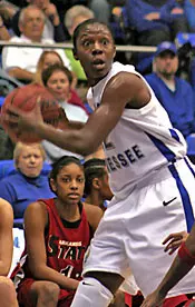 Women Extend Streak to 13 games