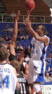 Blue Raiders suffer setback to hot-shooting Trojans
