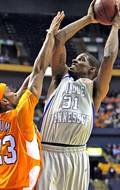 Yates scores 24 against No. 9 Tennessee