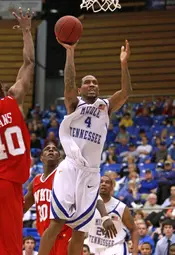 Blue Raiders down Hilltoppers on final shot