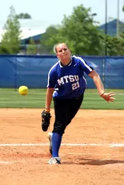 Softball falls in tournament opener to Louisiana