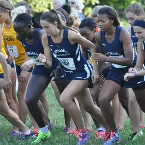 MT women's cross country at start line