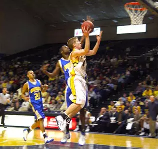 Racers dominate Morehead State, push to 2-0 to start OVC season Image