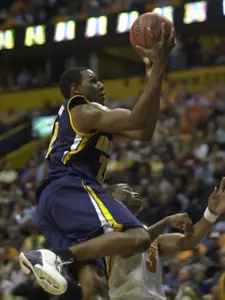 Racers Remain Unbeaten In OVC Play, Dispatch Jacksonville State 91-72 Image