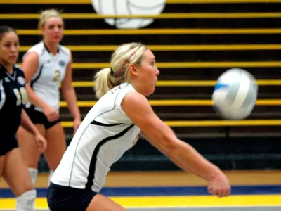 Volleyball Pushes Past EKU 3-1 Image