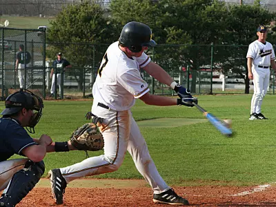 'Breds Fall 7-6 In 13 Innings Image