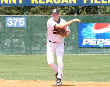 'Breds Score Early And Often In 14-2 Rout Image