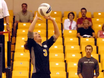 Volleyball Falls at Eastern Kentucky Image