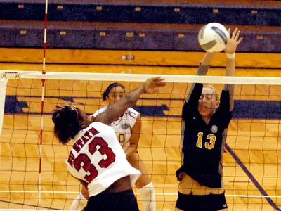 Volleyball Shuts Out Morehead State 3-0 Image