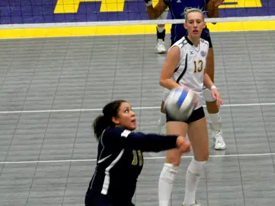 Volleyball Falls At Morehead State Image