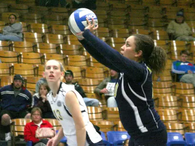 Volleyball Shuts Out Austin Peay Image