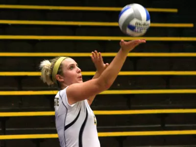 Volleyball Wins Seventh Straight, Shuts Out OVC Co-Leader TSU Image