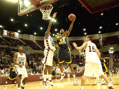 Tony Easley Scores Career-High 17 In Racer Battle At Mississippi State Image