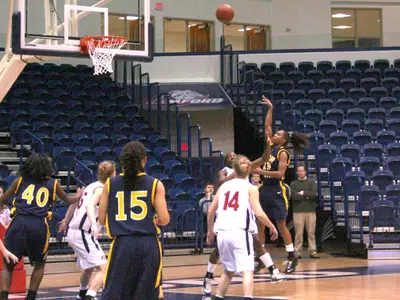 Hayes Scores Career-High 27, But Racer Streak Ends At Samford Image