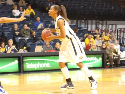 Women's Basketball Fends Off Late Morehead Attack, 56-54 Image