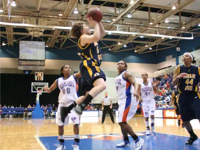 Women's Basketball Resumes Play At UT Martin Image