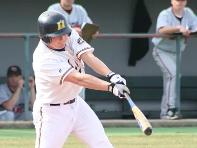 'Breds Falls To ASU In Late Innings Image