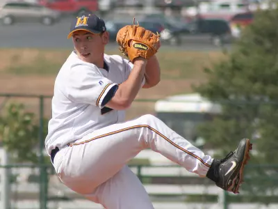 'Breds Sweep Colonels 6-5 And 3-2 Image