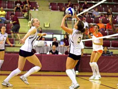 Volleyball Bests UMKC 3-1 Image