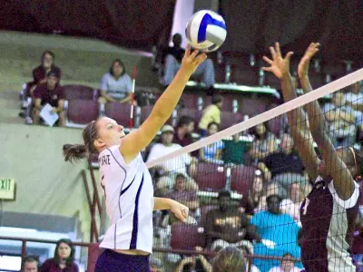 Volleyball Shuts Out Arkansas State 3-0 Image