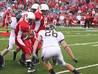 Racers Out Gain Illinois State But Drop 43-17 Decision Image