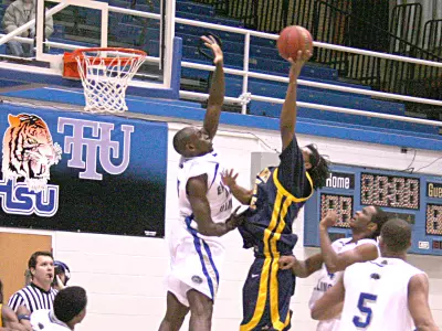 Racers Fight Back In Second Half But Fall 82-80 In Overtime Image