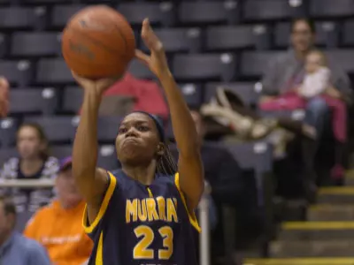 Last Second Tip-In by Hayes Give Racers Victory Over Skyhawks Image