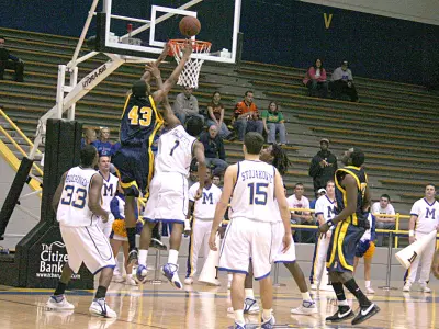 Racers Stop Eagles 10-Game Home Streak With 64-52 Win Image