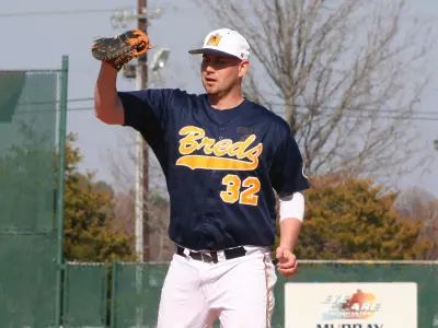 Golden Eagles Complete Doubleheader Sweep of 'Breds Image