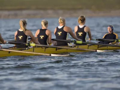 Rowing Enjoys Success During Spring Trip Image