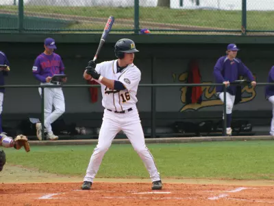 Murray State Wins Wild One in Game 2 Image