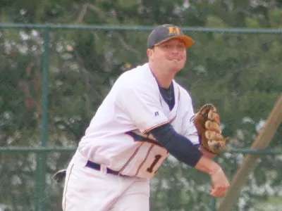 'Breds Fall in Series Finale to Colonels Image