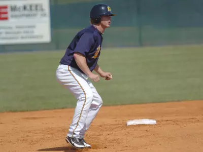 'Breds Complete Doubleheader Sweep Over UT Martin Image