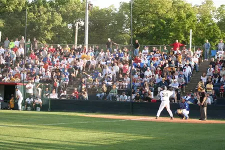 'Breds Upset Bid of Wildcats Ends in Extra Innings Image