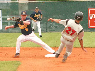 'Breds Fall to Indians in Final Non-Conference Game Image