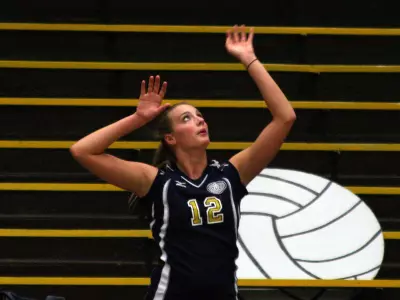 Volleyball ends opening weekend with 2-1 record after 3-2 come-from-behind victory over New Hampshire Image